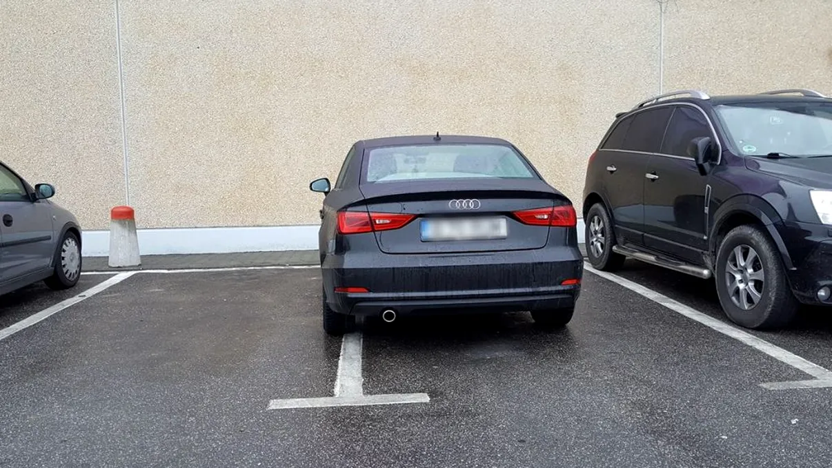 Ai parcat mașina greșit toată viața ta! Atenție, șoferi, așa se bagă corect, de fapt VIDEO