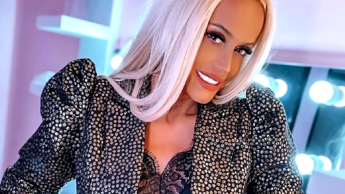 Ce a făcut Anda Adam cu un bărbat suspect, în parcare. Oare soțul ei ce zice? (exclusiv)