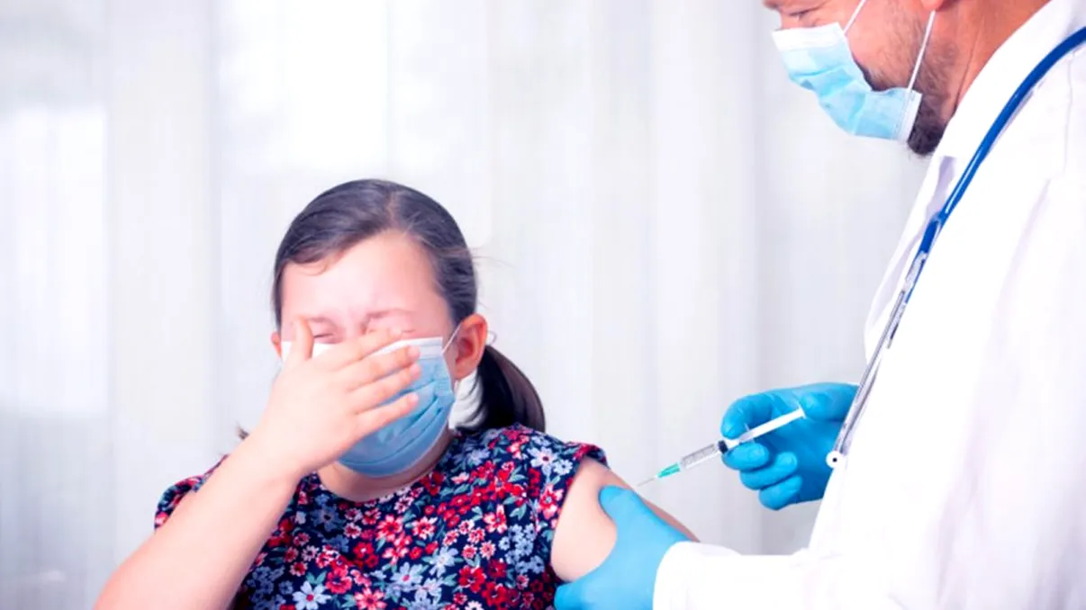 Medic, trimis în judecată pentru vaccinarea ilegală a unei fetițe de 9 ani. Cu ce ser a fost imunizată și ce reacții a avut
