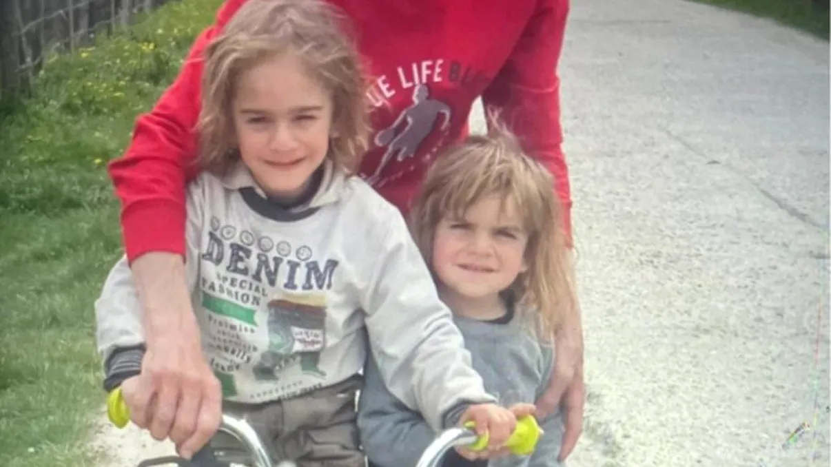 Ultima oră! De ce au fugit de acasă cei doi frățiori dispăruți din Mehadia. Ce le făcea tatăl lor, de fapt