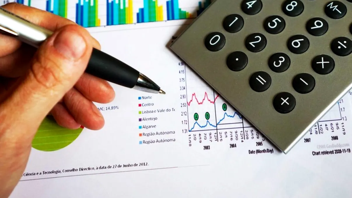 Prețul euro crește și va exploda în următorul an. Vești proaste pentru românii cu credite