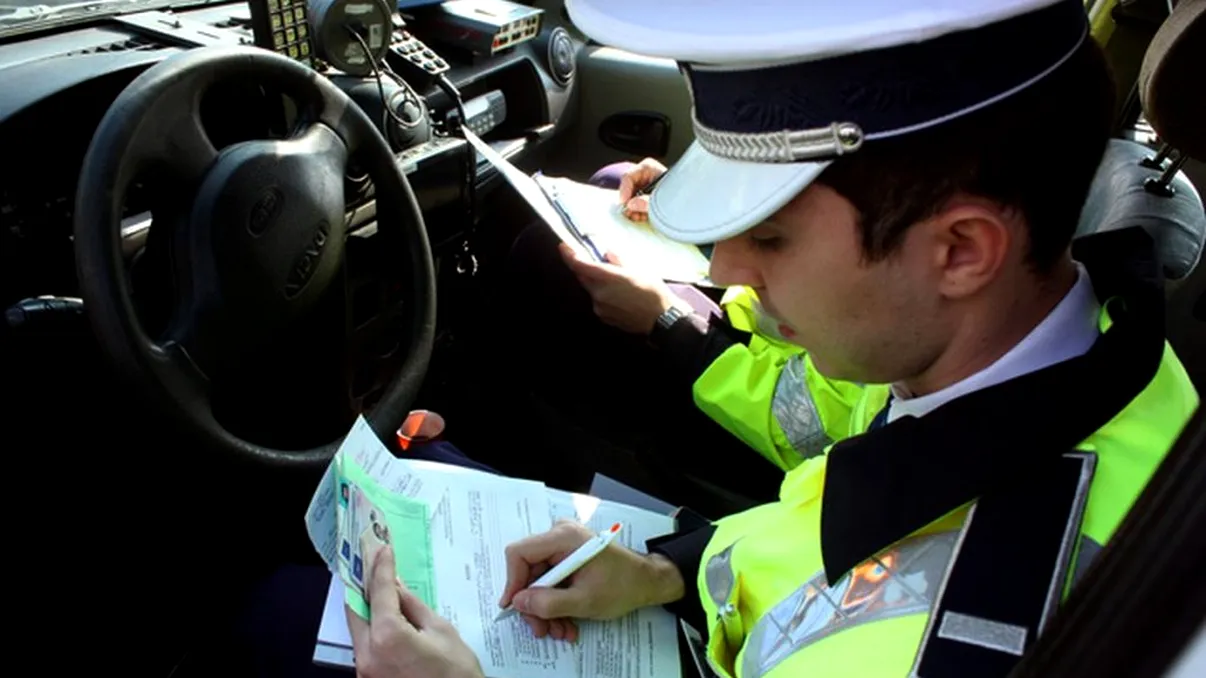 Gestul care a costat-o 500 lei pe o femeie din Capitală. A fost amendată pe loc pentru greşeala aceasta