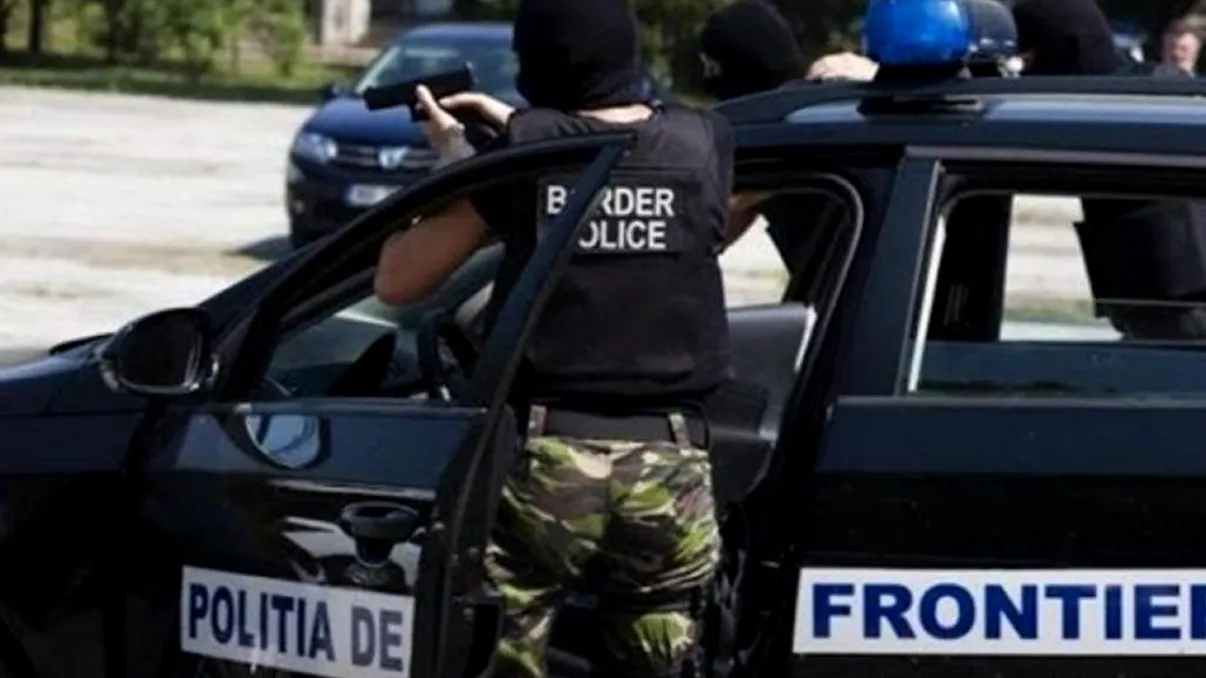 Alți migranți descoperiți la frontiera cu Ungaria în ultimele 24 de ore. Se aflau pe jos sau ascunşi în patru automarfare încărcate cu diverse bunuri