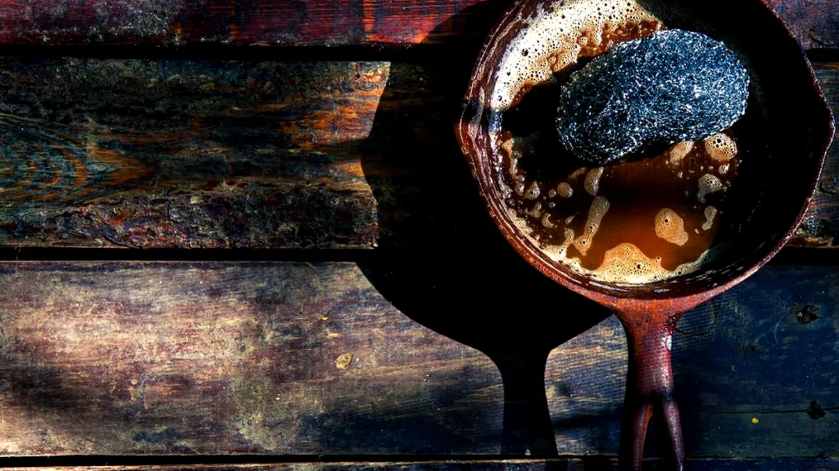 Nimeni nu-ți va spune asta! Cum îți dai seama de uzura tigăilor și când ar trebui să încetezi să le mai folosești