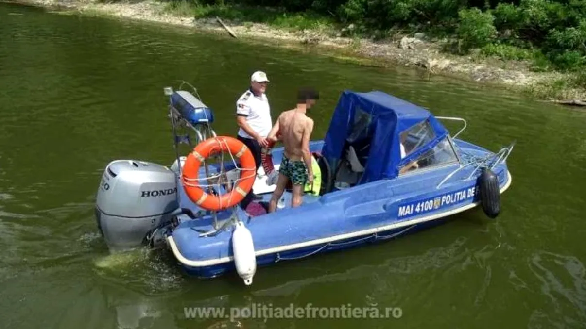 Un migrant iranian, salvat de la înec. A vrut să traverseze Dunărea înot din Bulgaria către România cu ajutorul unui colac