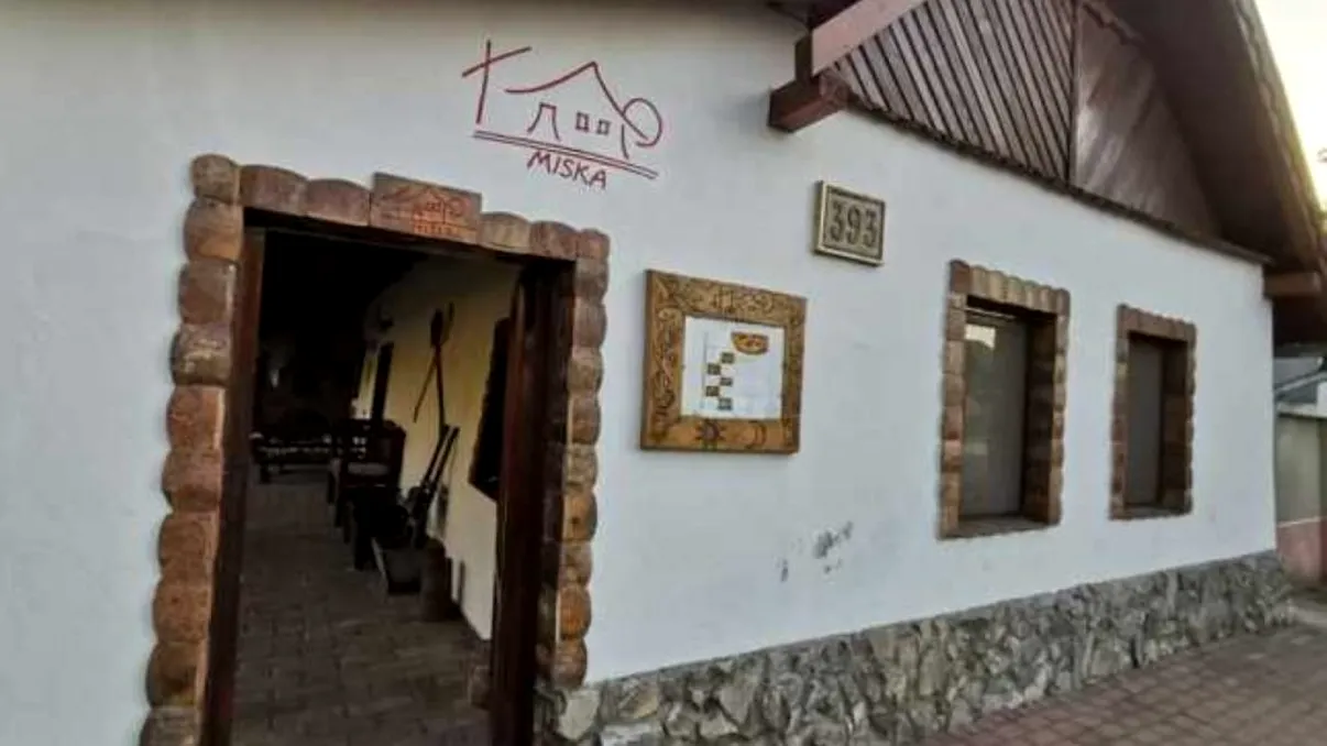 Un sat din Arad, asaltat de turiști datorită unui restaurant unguresc. Oameni străbat zeci de kilometri pentru preparatele unice