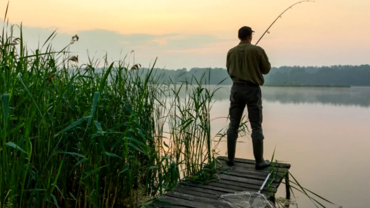 Acesta este raiul pescarilor. Ce se găsește în iazurile și râurile din nordul Moldovei: „Numai balenă şi rechin nu avem aici”