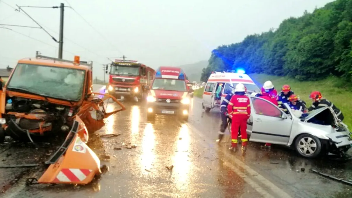 Accident în lanț cu cinci victime la Suceava. Pompierii militari au intervenit de urgență