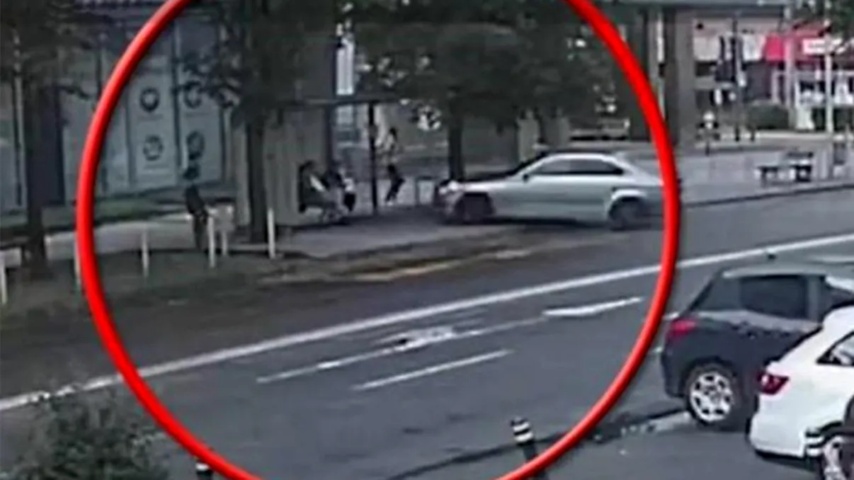 Tânără de 21 de ani, ucisă cu bestialitate de un șofer în stația de autobuz. Denisa se afla împreună cu soțul ei. Momentul accidentului a fost filmat