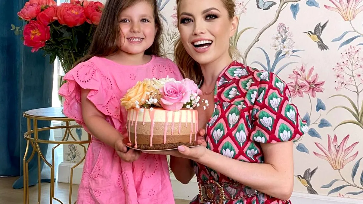 Elena Gheorghe și-a uimit fanii. Mesajul emoționant transmis micuței Amelie