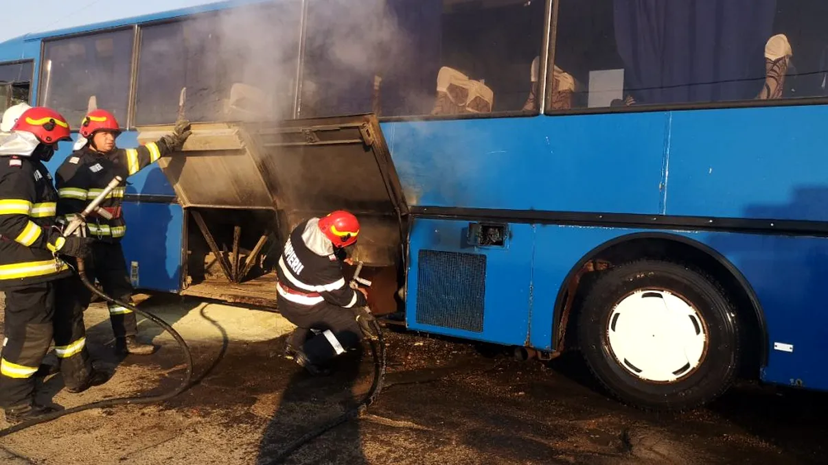Ultima oră! Autocar cu 21 de copii, cuprins de flăcări în timp ce se afla în mers. Care este starea micuților