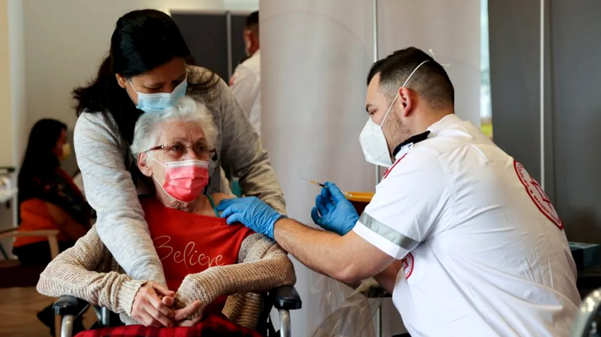 Prima țară care a anunțat administrarea celei de-a treia doză de vaccin Pfizer. Cine sunt persoanele vizate