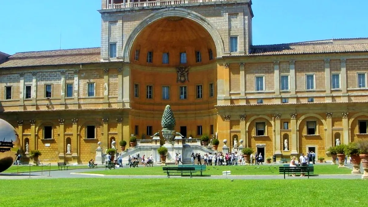 Secretul din curtea Palatului Papal din Vatican a fost descoperit. Ce se află aici, de fapt