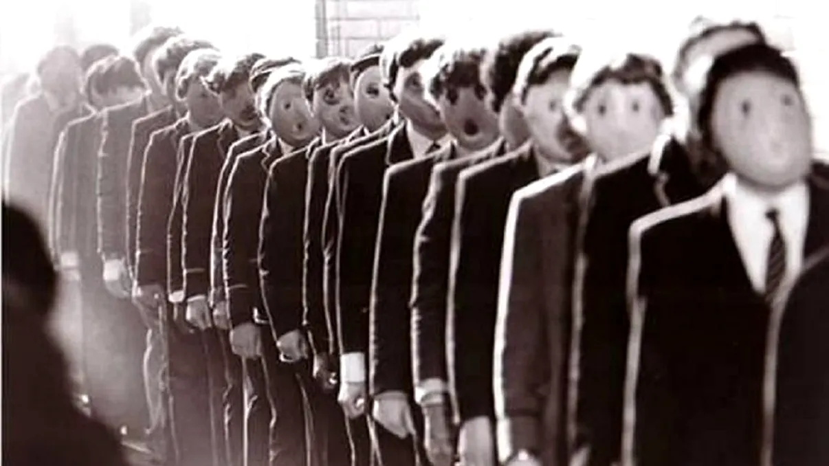 Școala care le interzice elevilor mersul la toaletă și zâmbitul. Părinții englezi sunt revoltați