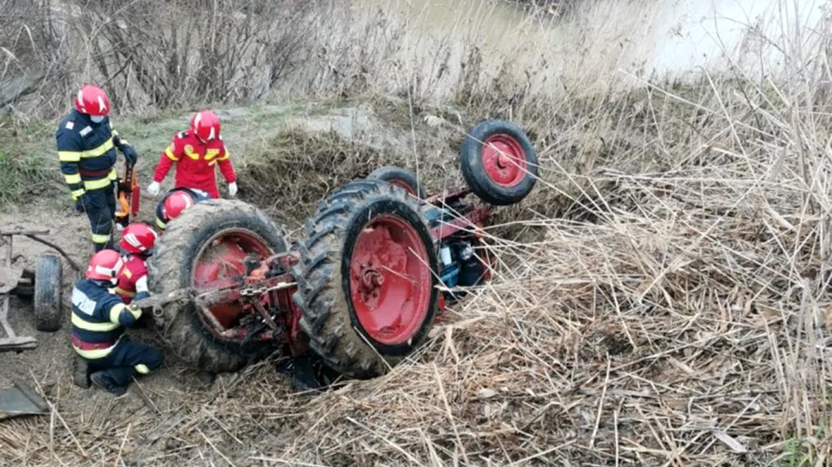 Accident înfiorător între un tractor și un BMW în Teleorman. Doi adulți și un copil, printre victime