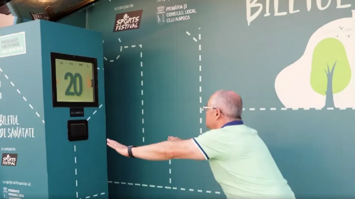 Emil Boc, genuflexiuni pentru un bilet gratuit de autobuz. Cum a fost surprins primarul Clujului