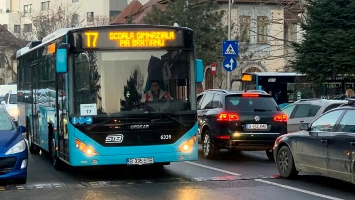 Tragedie în Ploiești, după ce un şofer de autobuz a făcut infarct în timp ce se afla pe traseu