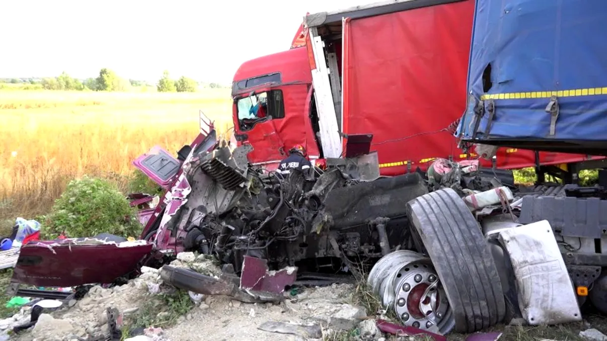 Accident devastator între două TIR-uri și un autoturism în Târgoviște. Traficul este îngreunat