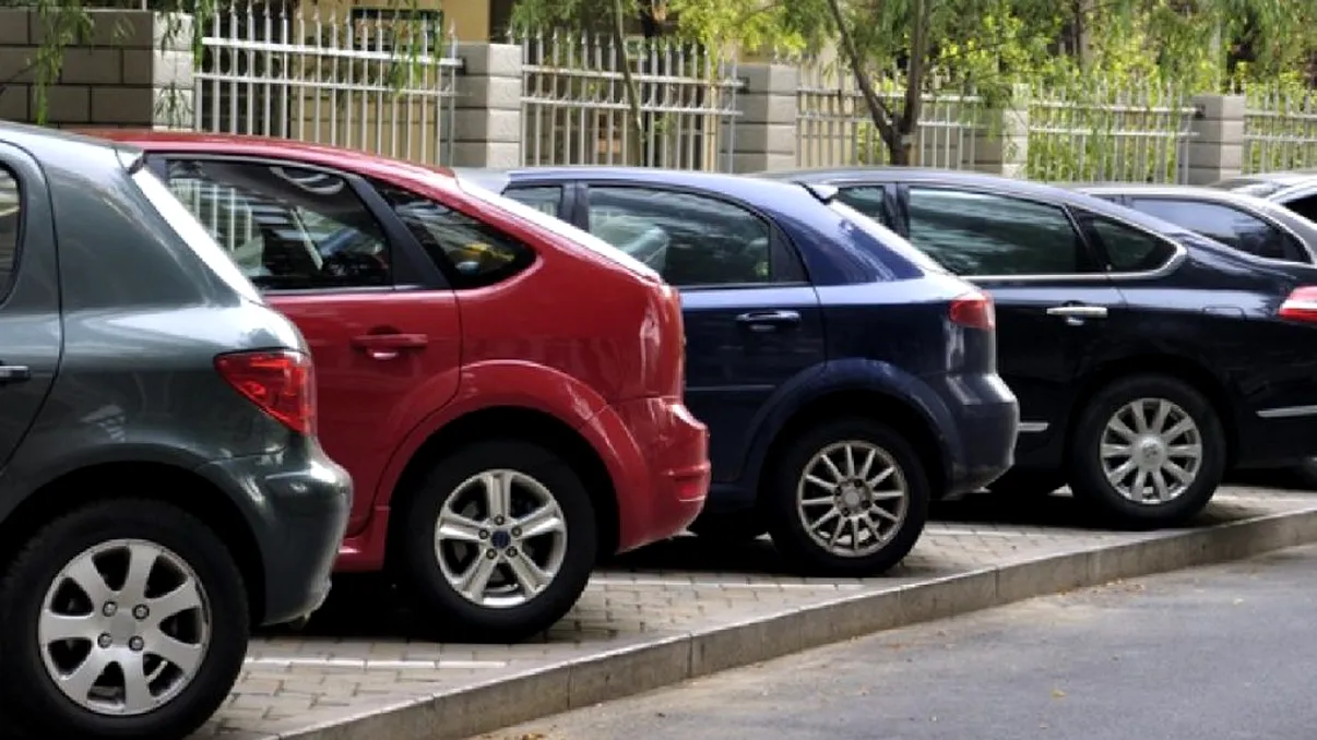 Ce se întâmplă dacă postezi imagini cu mașini parcate ilegal. Noua lege din România