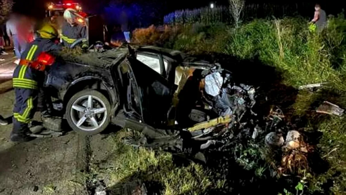 Accident înfiorător în Suceava. Doi tineri au murit, iar alte trei persoane au fost transportate de urgență la spital