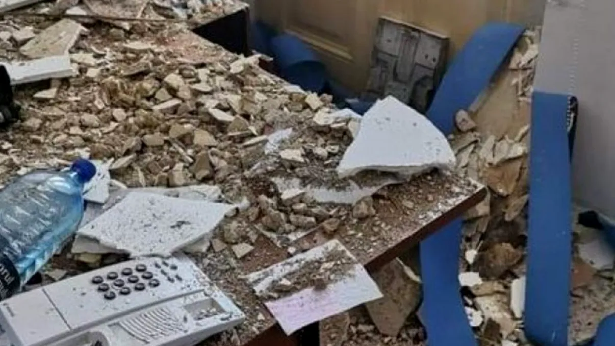 Incident nefericit într-o încăpere a Secţiei 3 de Poliţie din Bucureşti. Tavanul clădirii s-a prăbușit din senin