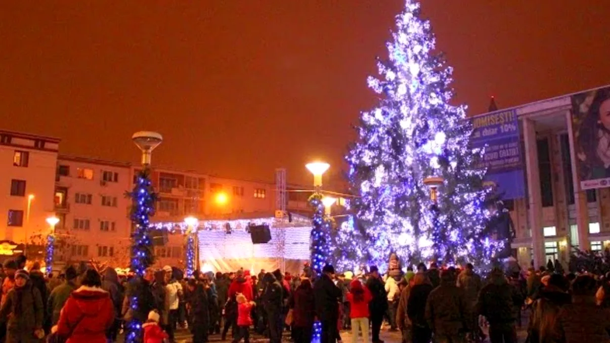Primăria Bacău, sumă colosală pentru bradul de Crăciun. Cât vor da pe el, în plină pandemie și criză economică