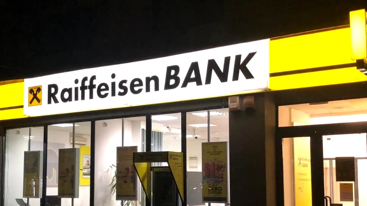Raiffeisen Bank a primit o lovitură de proporții. Amendă uriașă după ce a mărit dobânzile clienților români