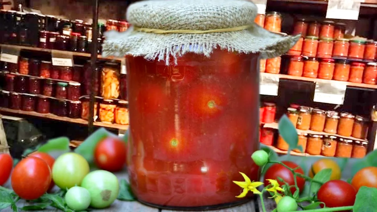 Roșii în suc propriu la borcan, pentru la iarnă. Ce secret are această rețetă simplă