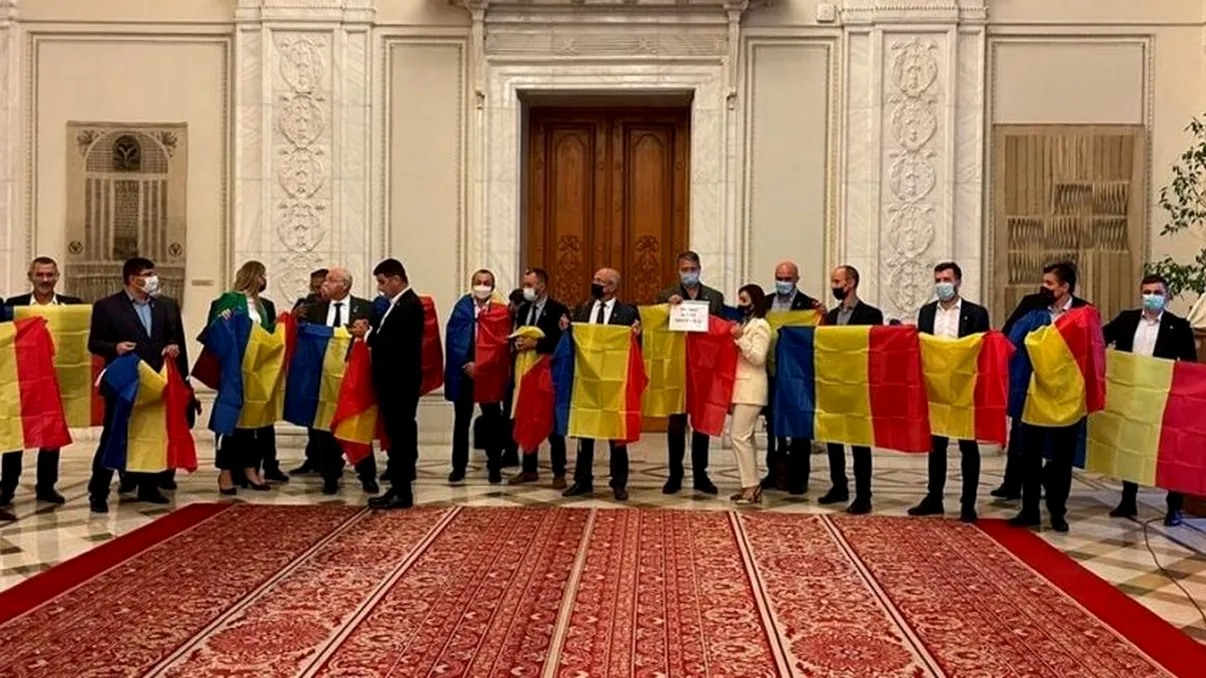 AUR a protestat iar în Parlament. Ce nemulțumiri au oamenii lui George Simion: ”Nu vom participa”