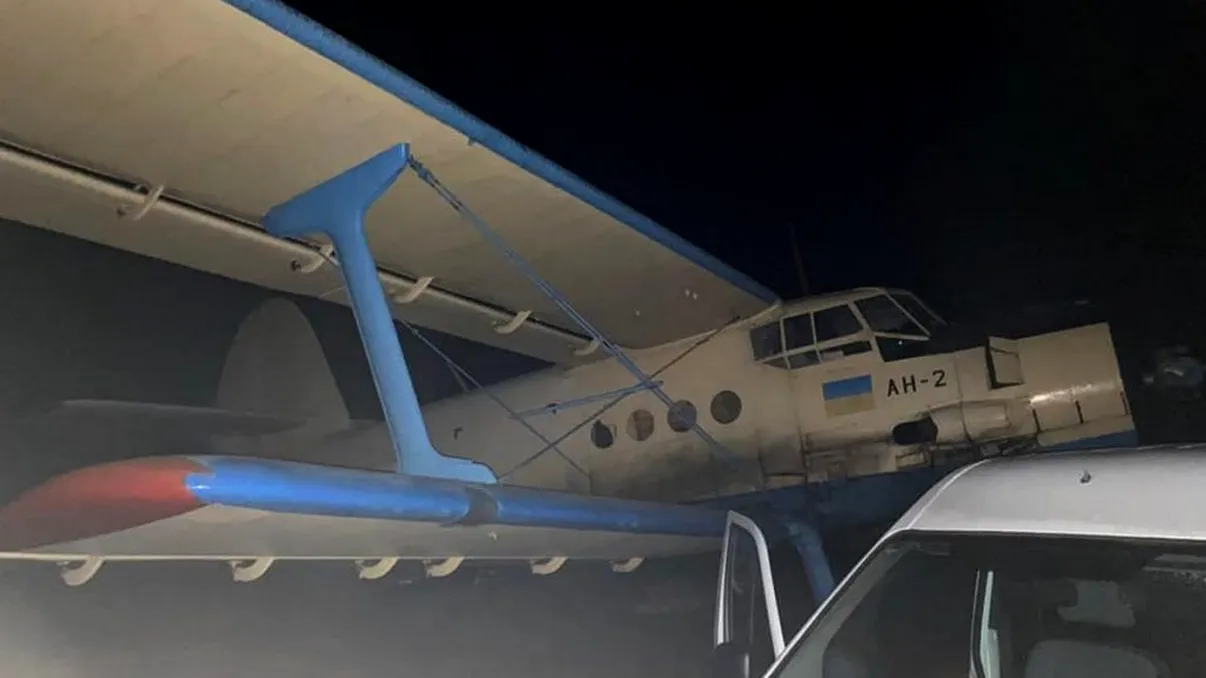 Avionul capturat de grănicerii din Moldova. Contrabandiștii cu țigări voiau să introducă țigări în România