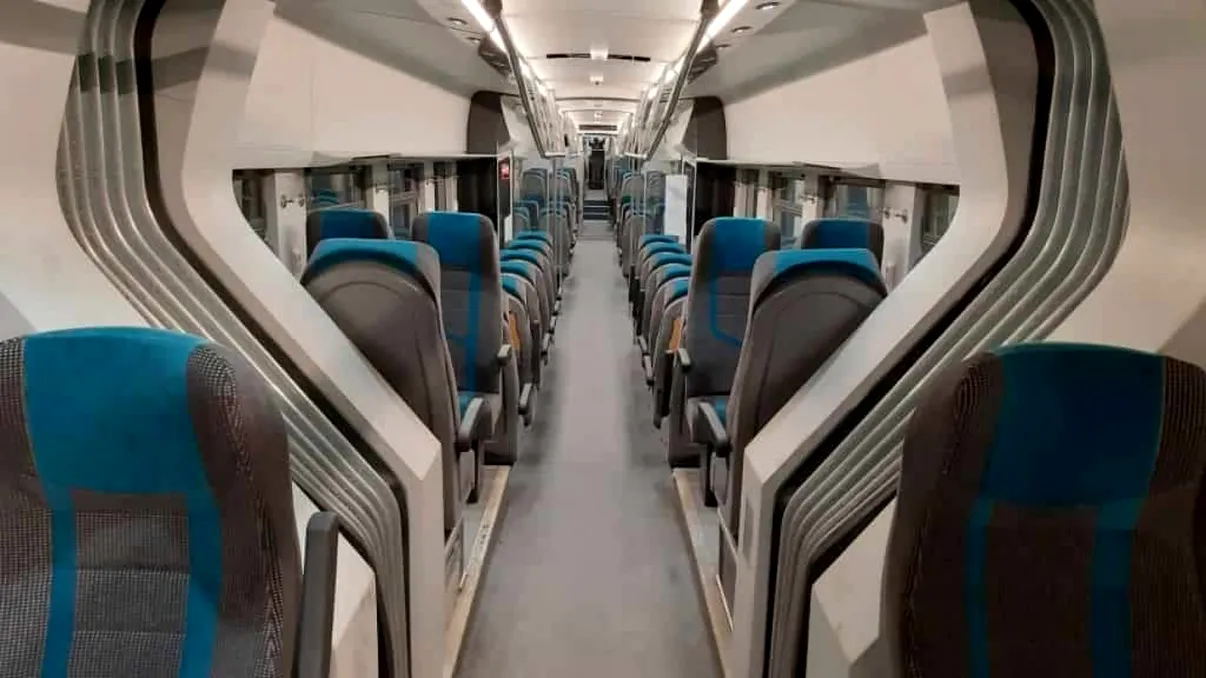 Cum arată trenul românesc ce poate merge cu 120 km/h. Când și unde va dat în circulație