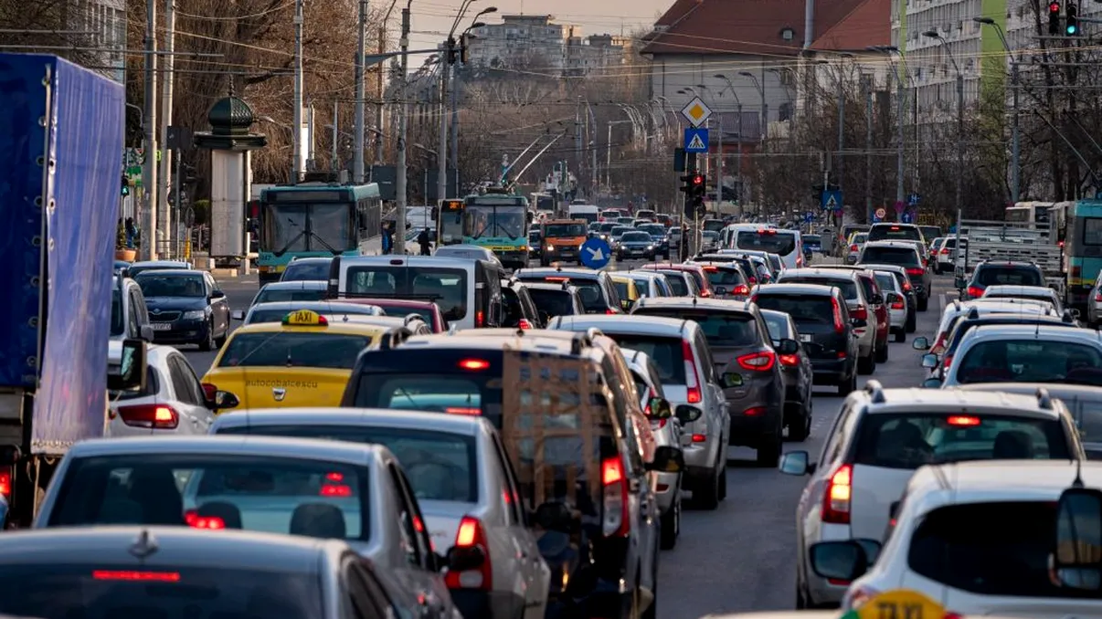 Amendă de peste 700 de lei pentru şoferii care fac acest gest în trafic. Mulţi români comit această greşeală frecvent