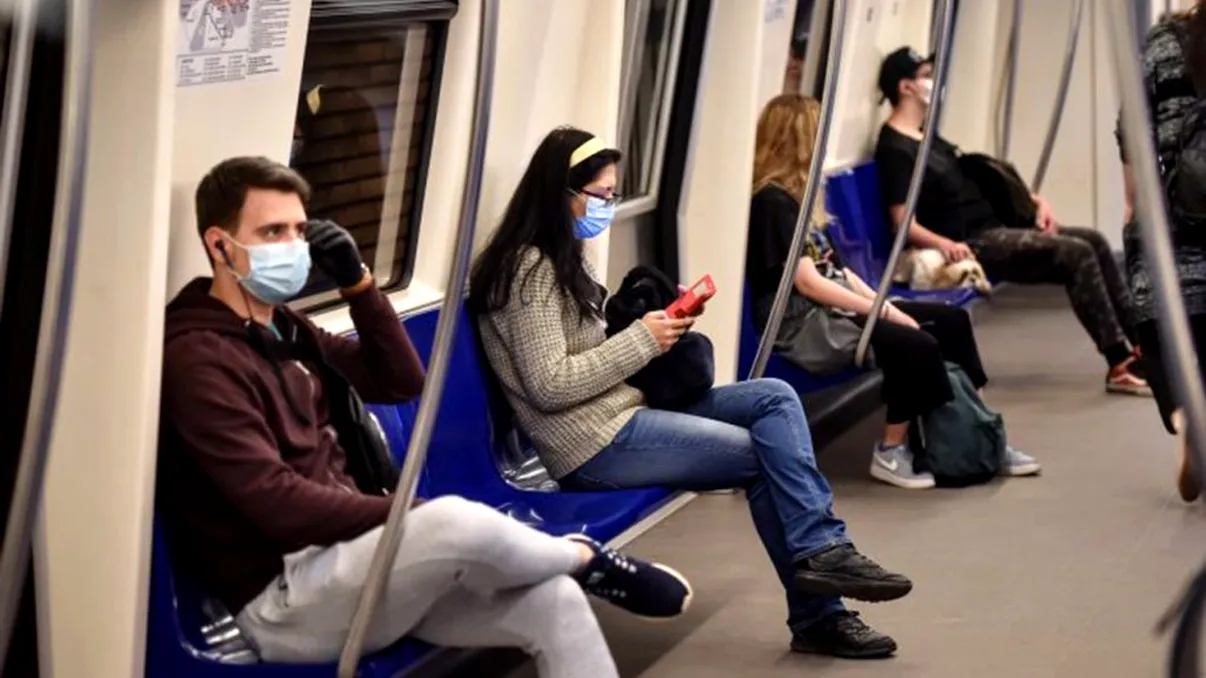 Ce trebuie să facă o persoană vaccinată care a intrat în contact cu o persoană infectată