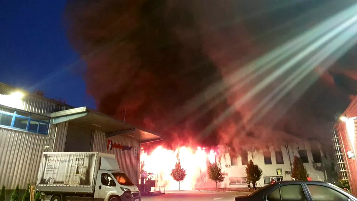 Incendiu uriaș în Parcul Tetarom din Cluj-Napoca. Localnicii au primit mesaj RO-Alert la prima oră a dimineții