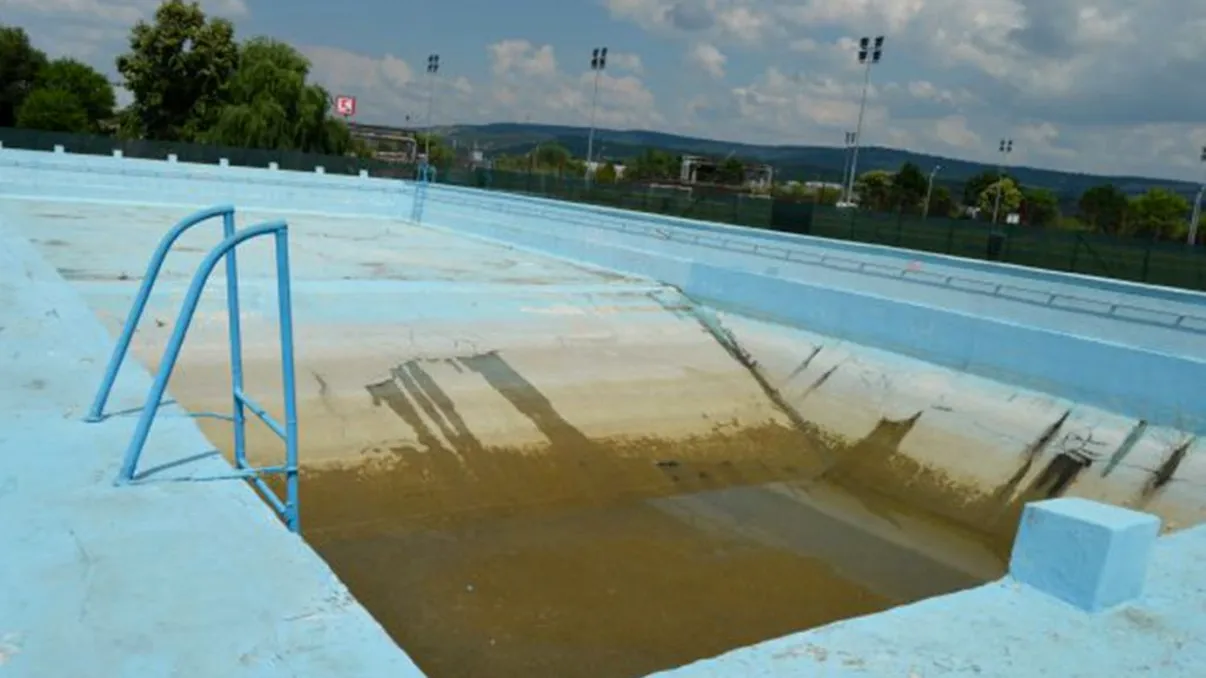 Accident înfiorător în Vaslui. Copil, la un pas de moarte după ce a căzut într-un ștrand abandonat