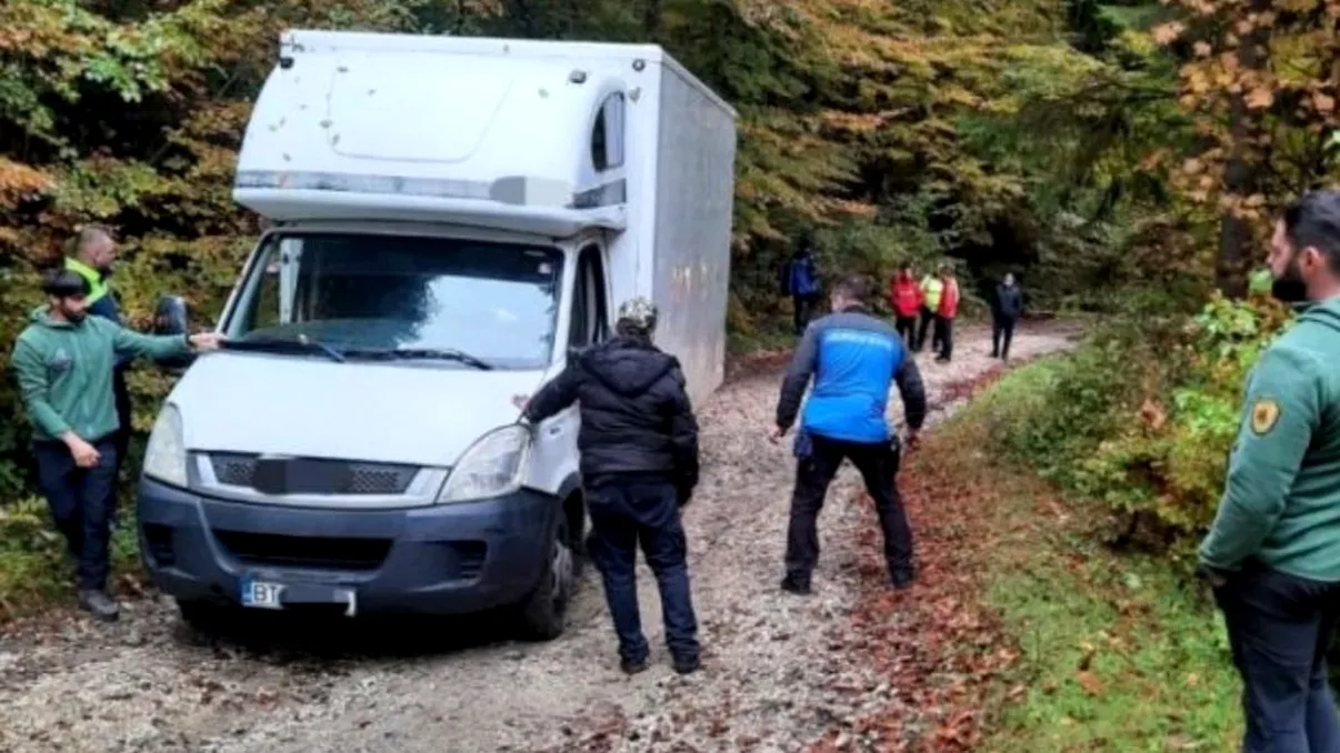 A mizat pe GPS și s-a rătăcit în mijlocul pădurii. Ce s-a întâmplat după cu șoferul din Botoșani