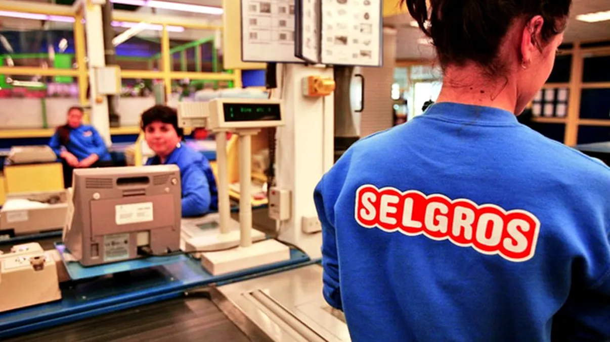 Câți bani câștigă lunar din salariu casierele de la Selgros