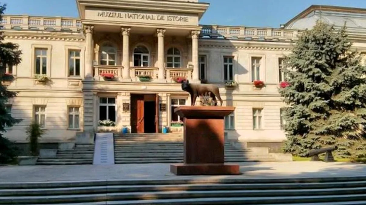 Descoperirea uluitoare din apa Siretului, Coiful corintic din bronz, va fi expusă până pe 19 decembrie 2021, la Palatul Culturii din Iaşi