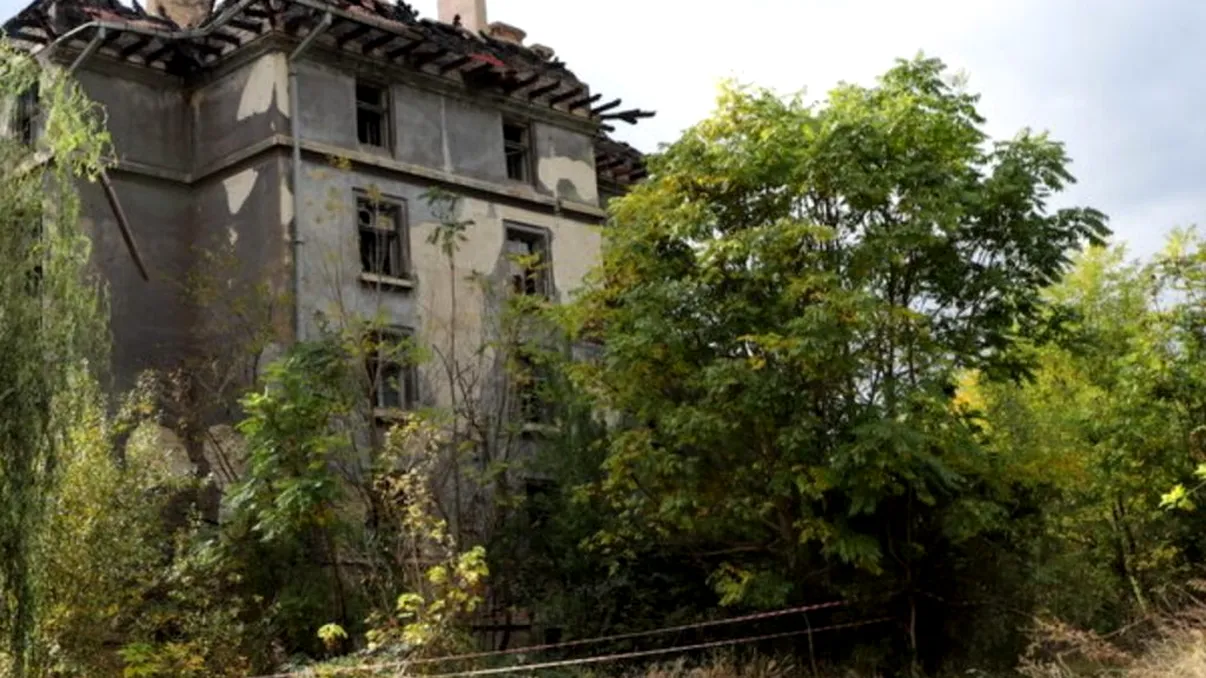 Imagini dezolante cu Uzinele de fier din Călan, după 150 de ani de la înfiinţare. Sunt adevărate ruine