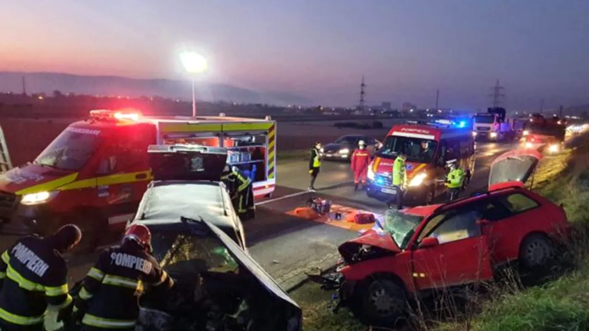Accident înfiorător pe DN1 după coliziunea între două autoturisme. O persoană a murit, iar alte două sunt grav rănite