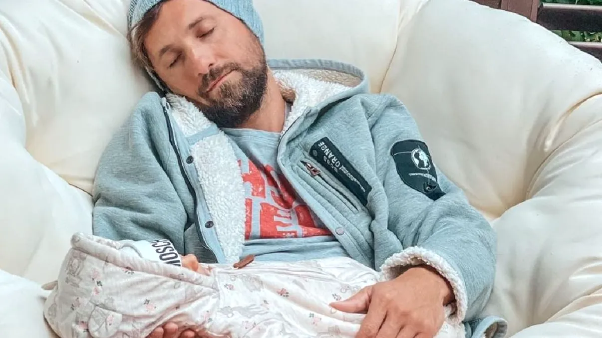 Dani Oțil a mărturisit fără jenă. Ce îi face fiul său, în fiecare seară: ”Până la barbă mă ia”