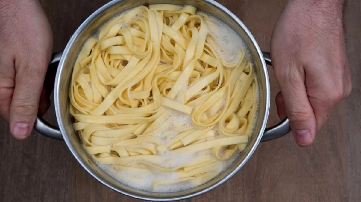 De ce nu trebuie clătite pastele după fierbere, de fapt. Greșeala pe care o fac multe gospodine