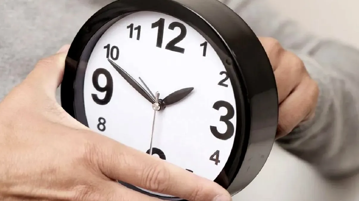 Se schimbă ora weekendul acesta. Cum trebuie să setezi ceasul