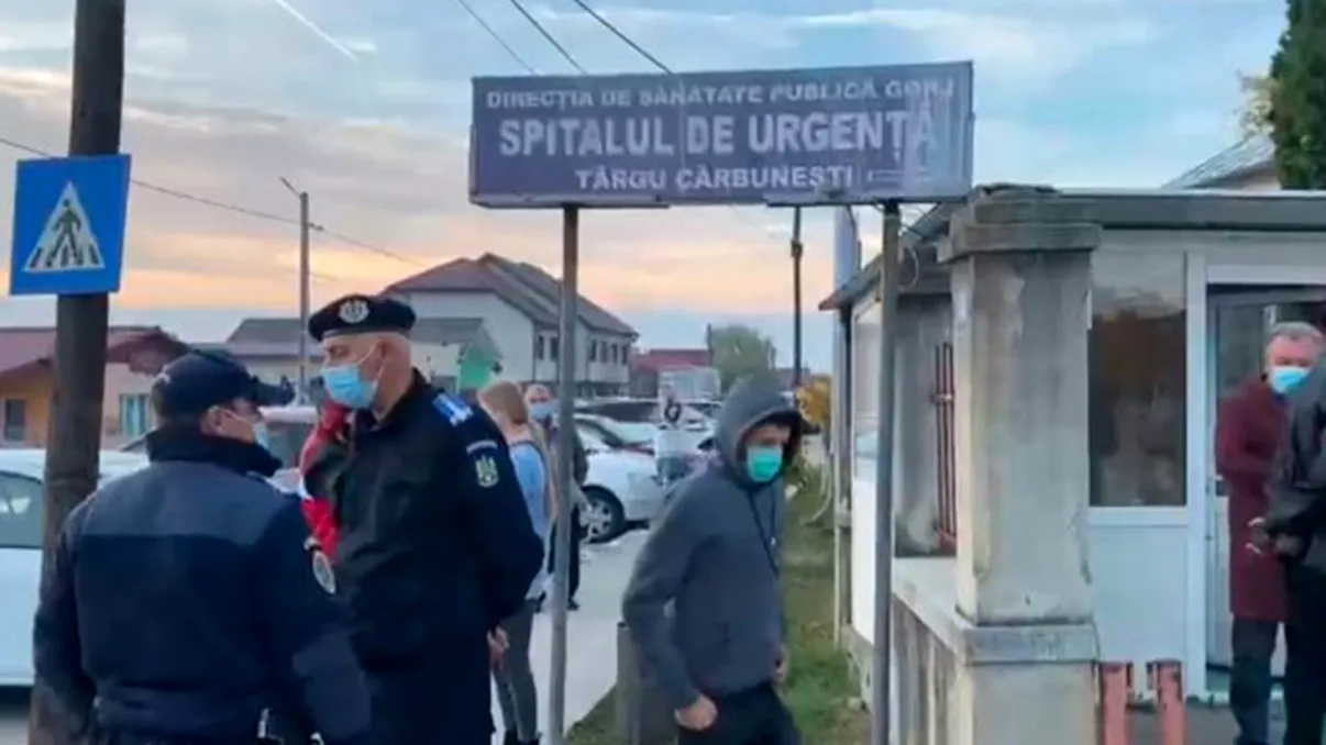 Doi pacienți ai Spitalului din Târgu Cărbunești au murit în această dimineață după ce instalația de oxigen s-a stricat. Peste 100 de pacienți se află în stare critică