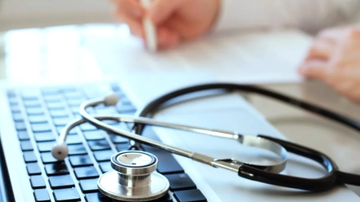 Zeci de medici de familie din Iași au încasat bani ilegal în perioada stării de urgență din 2020