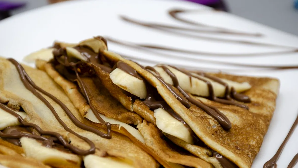 Ce să pui în aluatul de clătite ca să nu se lipească de tigaie. Secretul de aur al gospodinelor