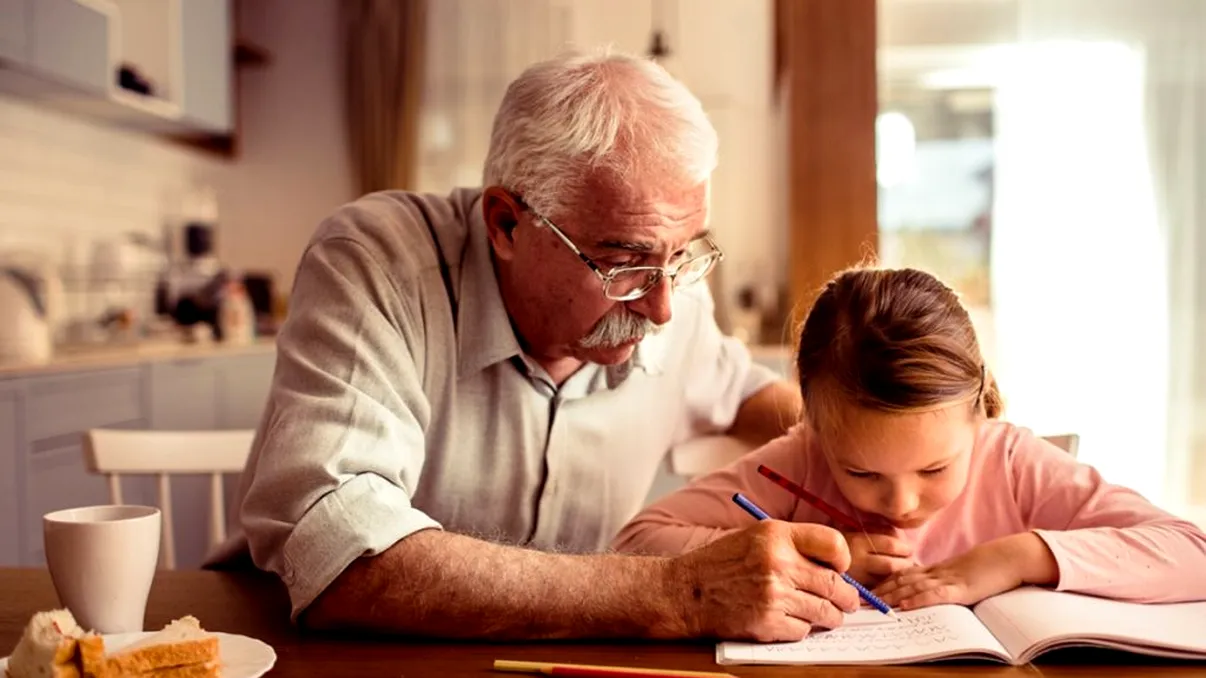 16 pensionari voluntari din Brașov, implicați în activități de tip after school cu copii din medii defavorizate. Vor participa la ateliere de creație și cluburi vocaționale