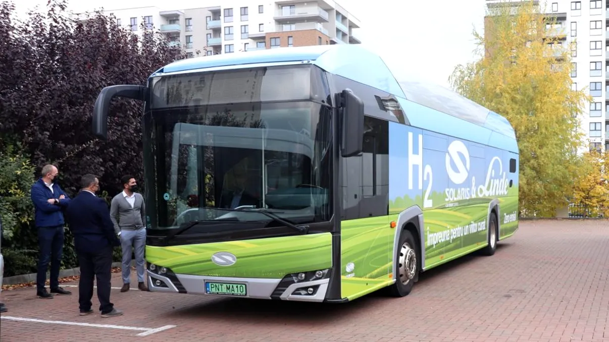 Premieră în Galați. A fost prezentat un autobuz alimentat cu hidrogen. Cât timp va rămâne în oraș