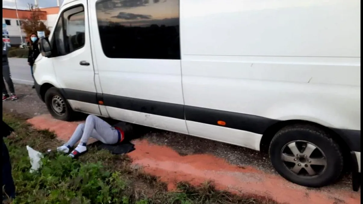 Ce a pățit un român din Austria după ce a alimentat cu benzină în loc de motorină. Poliția a apărut imediat