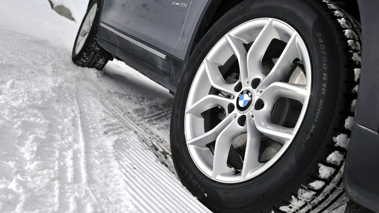 Alertă maximă pentru șoferii români. Ce se întâmplă brusc cu vremea în țară, de acum e obligatoriu să ai cauciucuri de iarnă